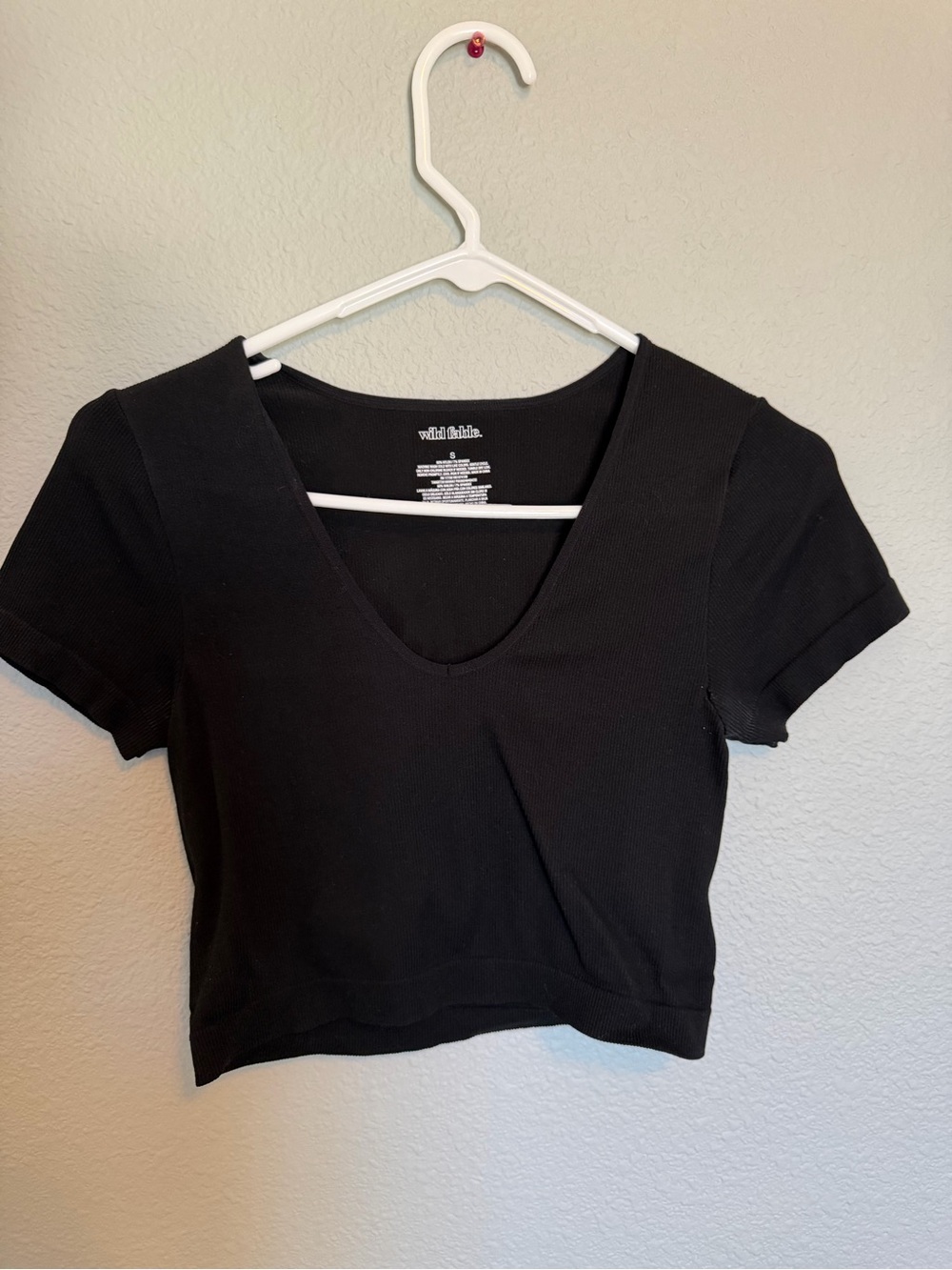 wild fable Black V-Neck Short Sleeve Ribbed Crop Top